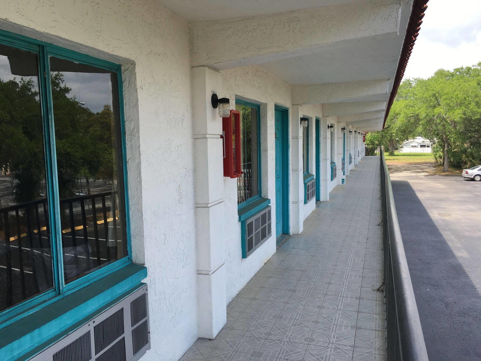 Clearwater Inn Сейфти-Харбор Экстерьер фото